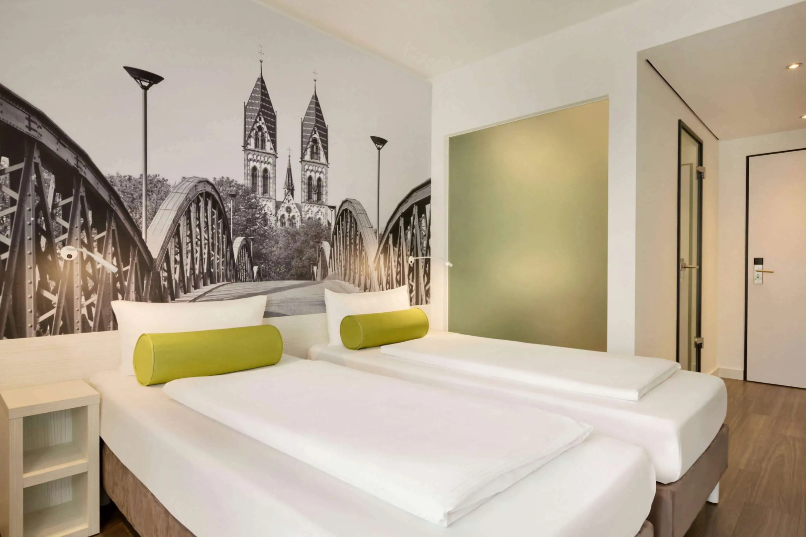 Super 8 by Wyndham Freiburg