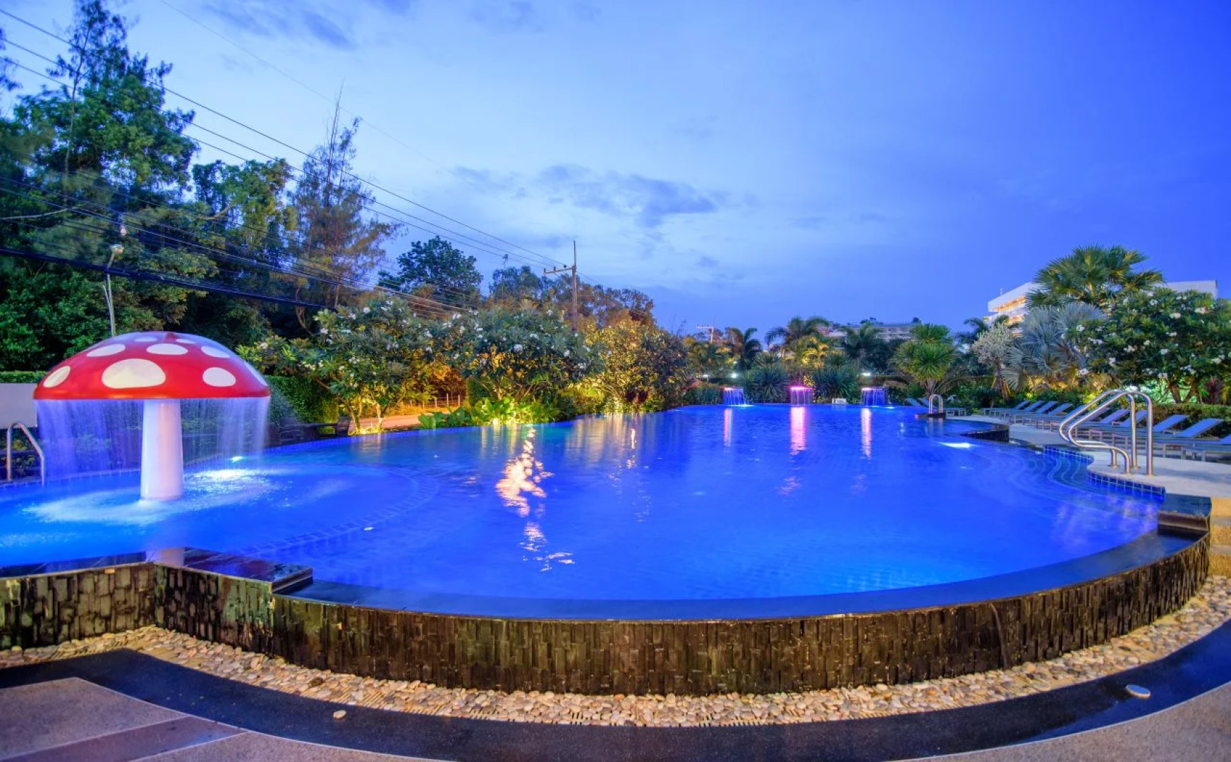 Golden Beach Cha-Am Hotel