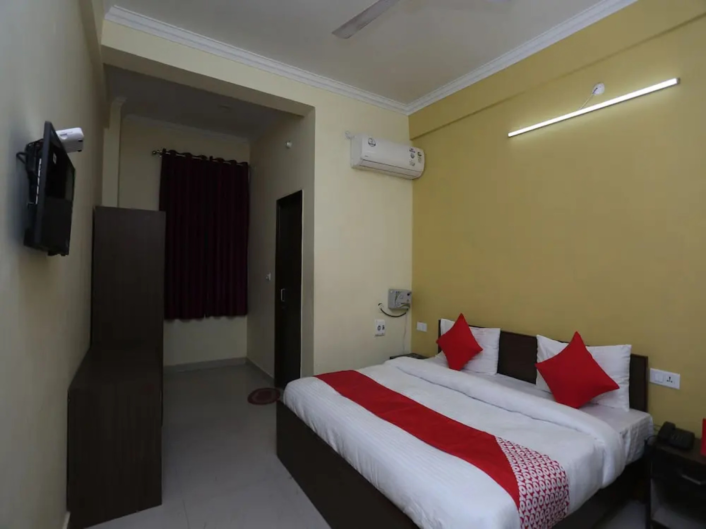 OYO 26931 Madhav Bhavan