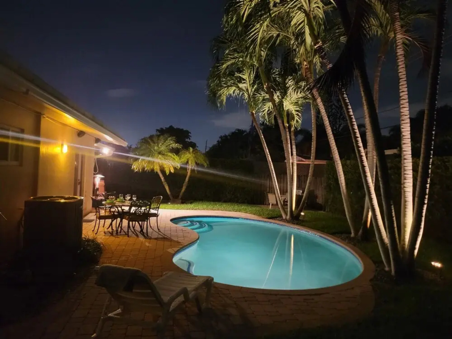 Shangri-la 3 Bedroom Home by RedAwning