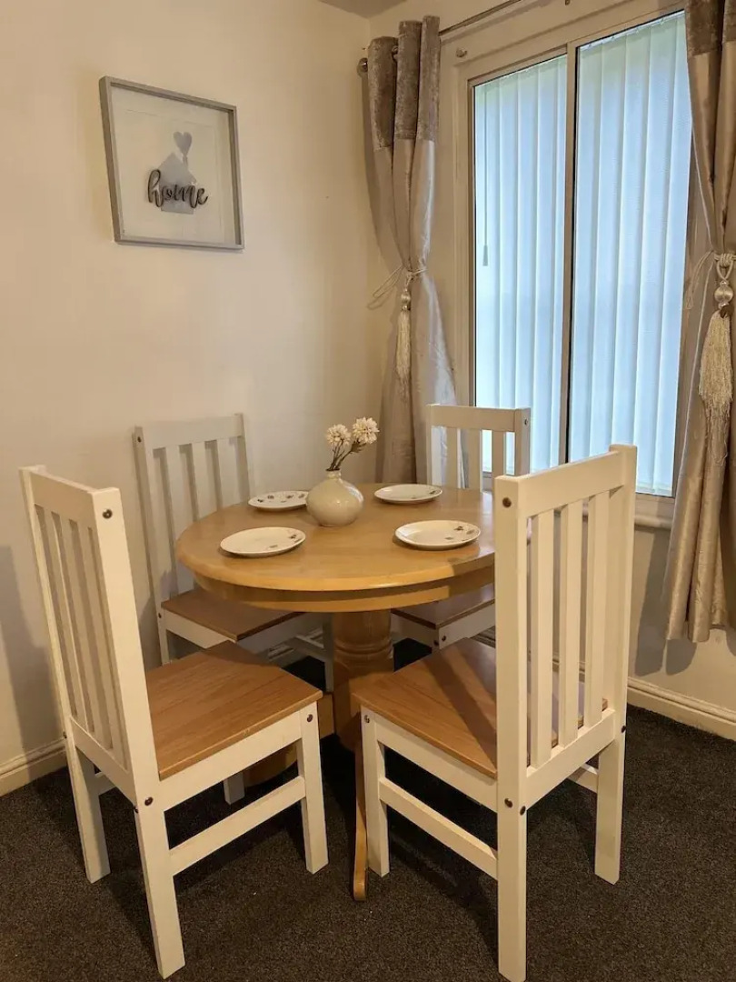 Captivating 2-bed Apartment in West Bromwich