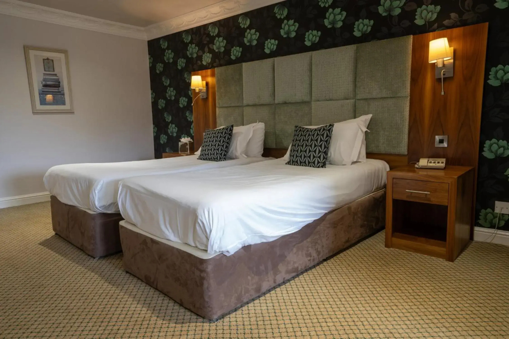 Waterton Park Hotel