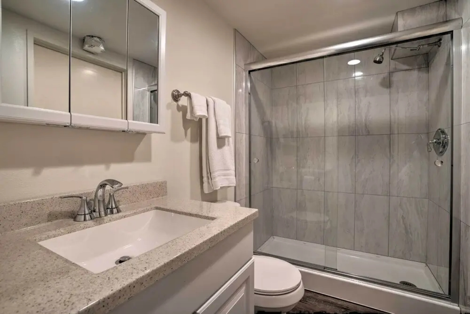 Lake House w/ Hot Tub - 1 Mi to Surf 'n Slide