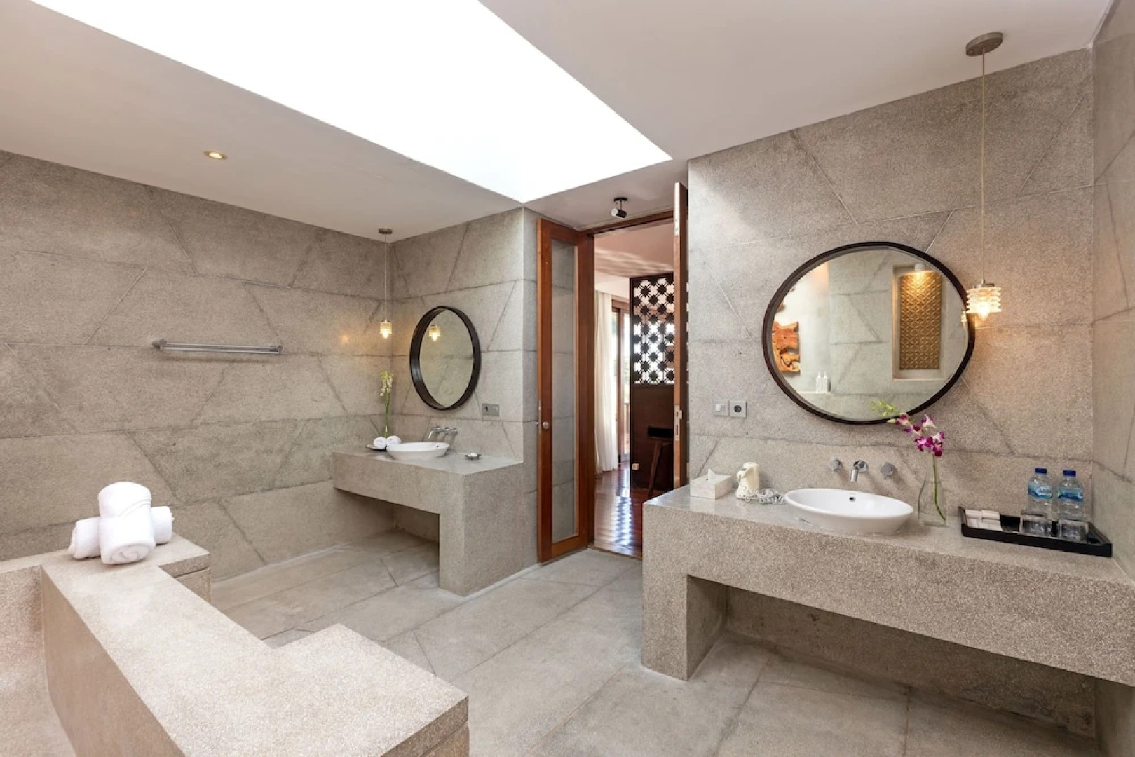 Wonderful Oceanfront 3 Br Villa in Seminyak