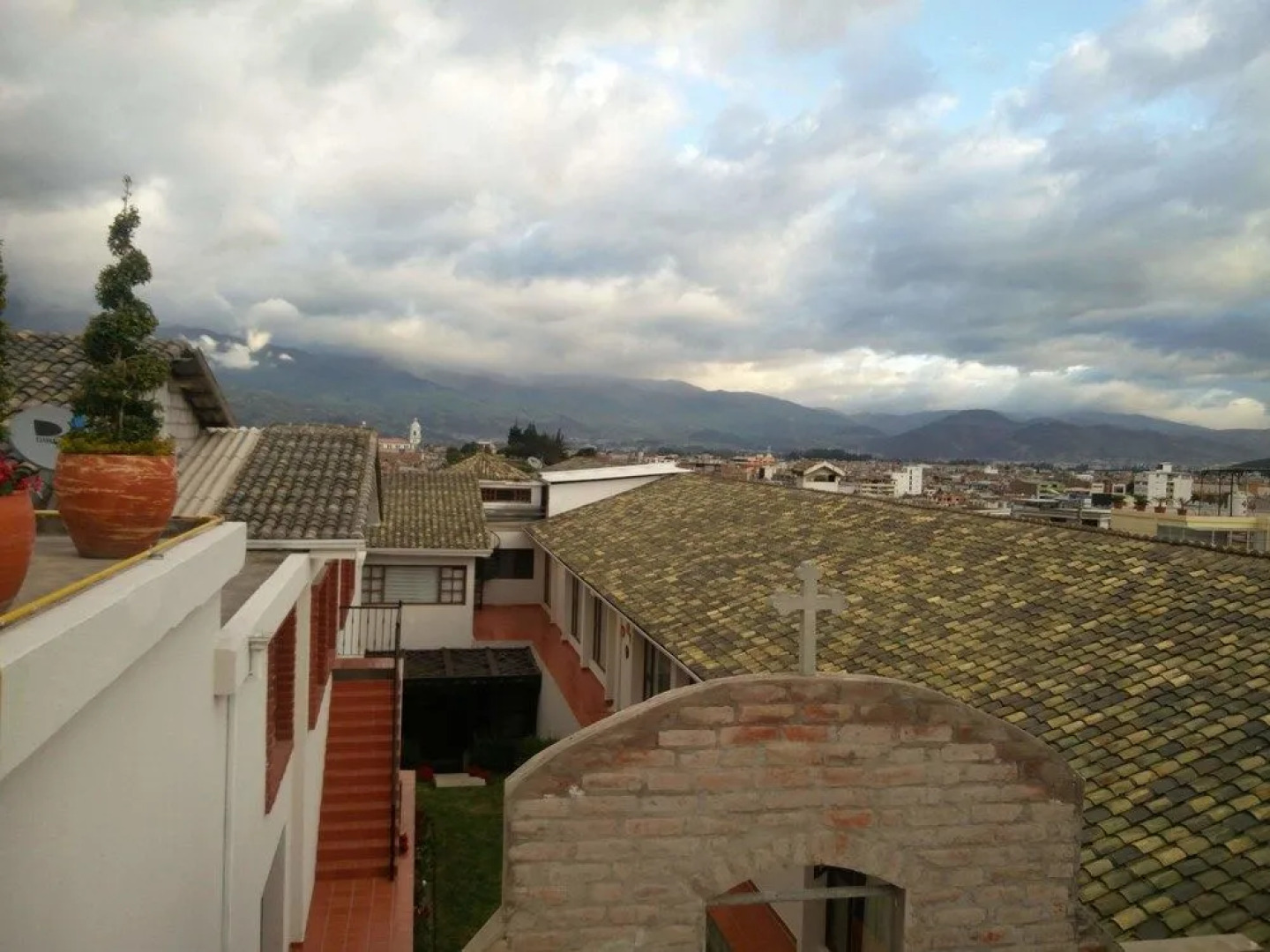 Quindeloma Art Hotel And Gallery