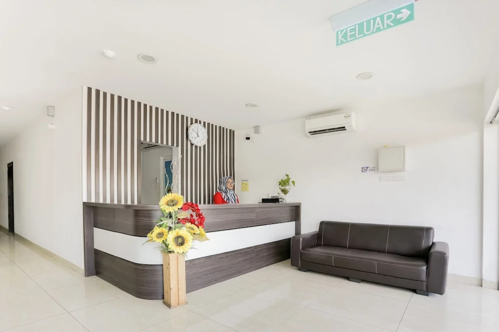 Super OYO 89495 Rich Hotel