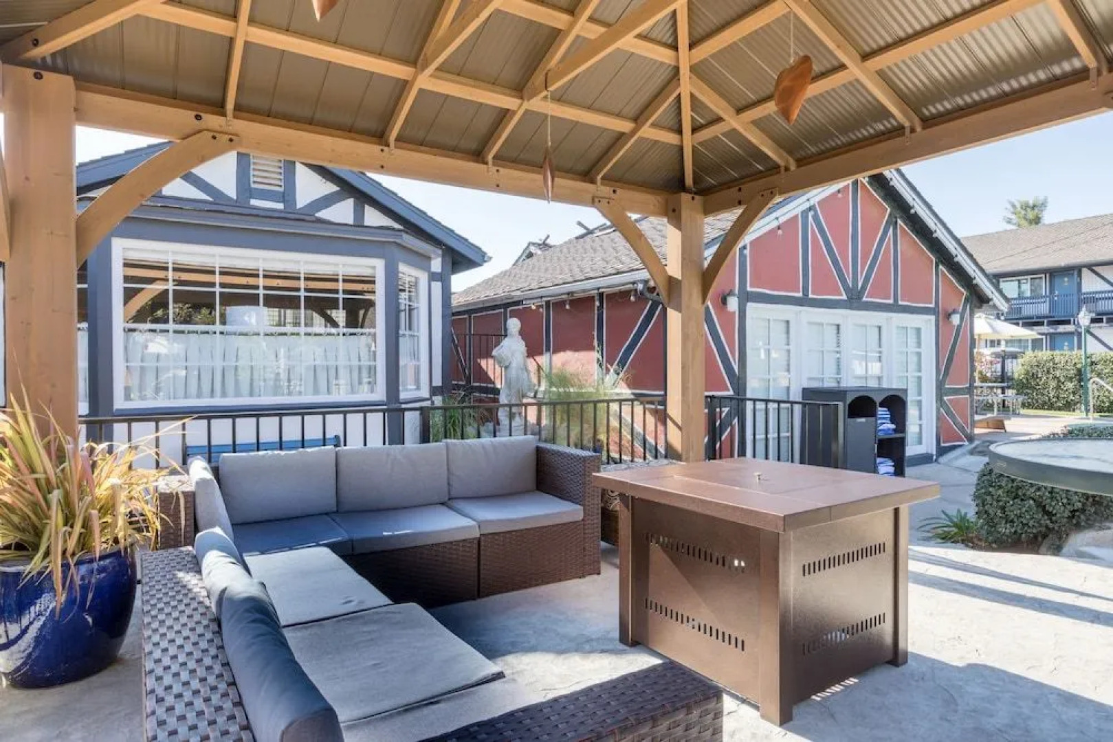 Solvang Inn and Cottages