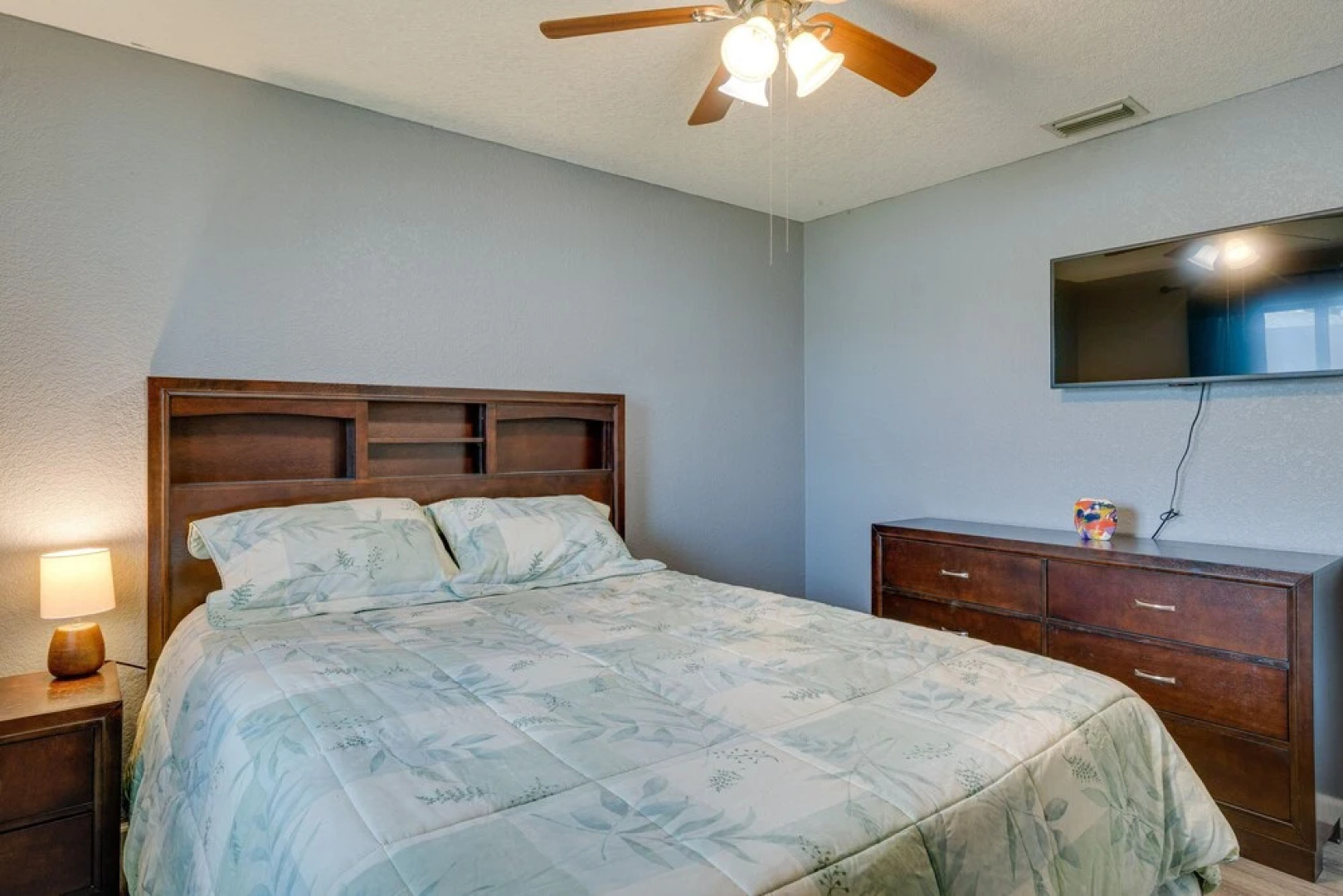 Port Charlotte Vacation Rental: Screened-in Lanai!