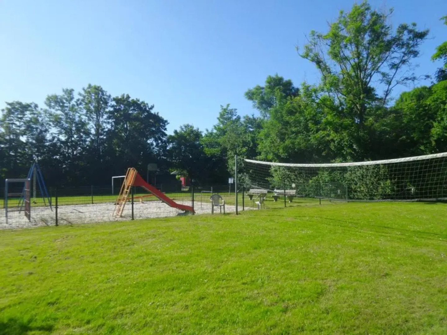 Merle 6 pers Modern holiday home with private fenced garden