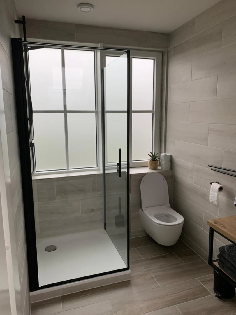 Dijkhofje, dichtbij strand, zee en meer.