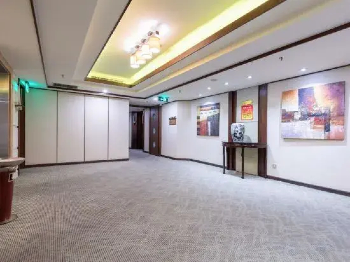 Mascot Hotel