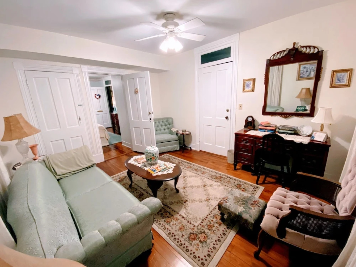 Colonial Beach Plaza Bed & Breakfast