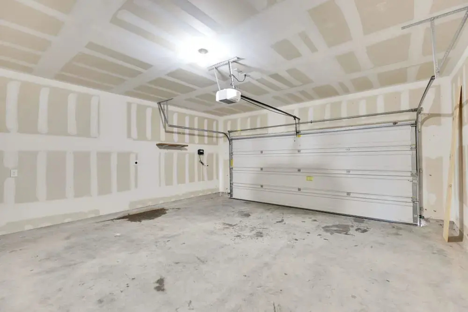 Luxury 4BR 2 5BA Home EV Charger Pool Access