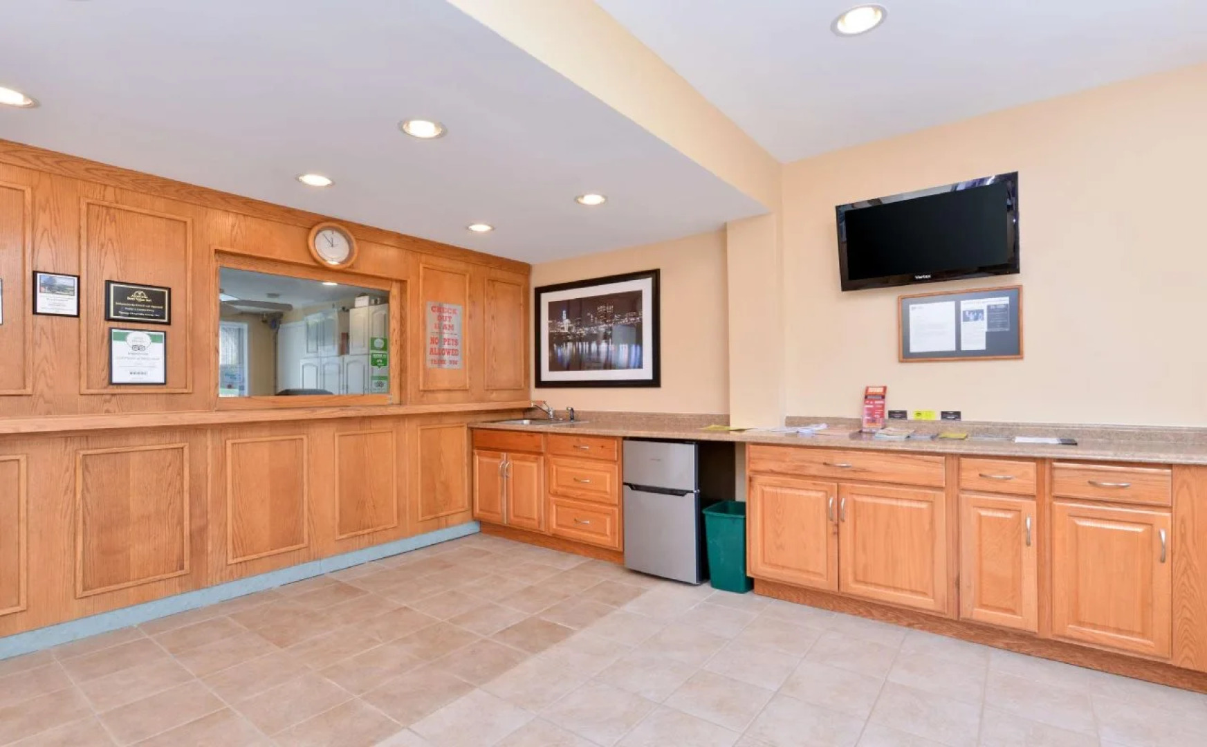 Red Carpet Inn and Suites - Cheshire