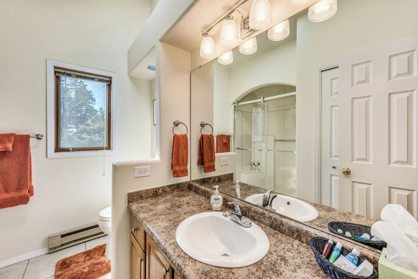 Bright Townhome - 1 Mile to Downtown Cloudcroft