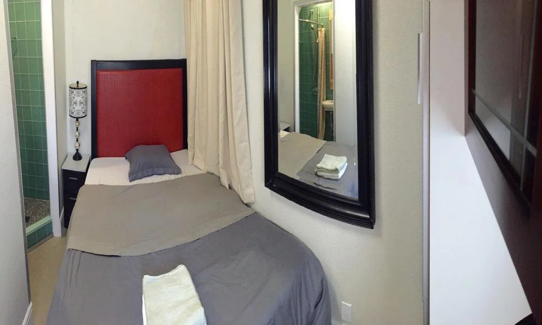 Hollywood Room Rental