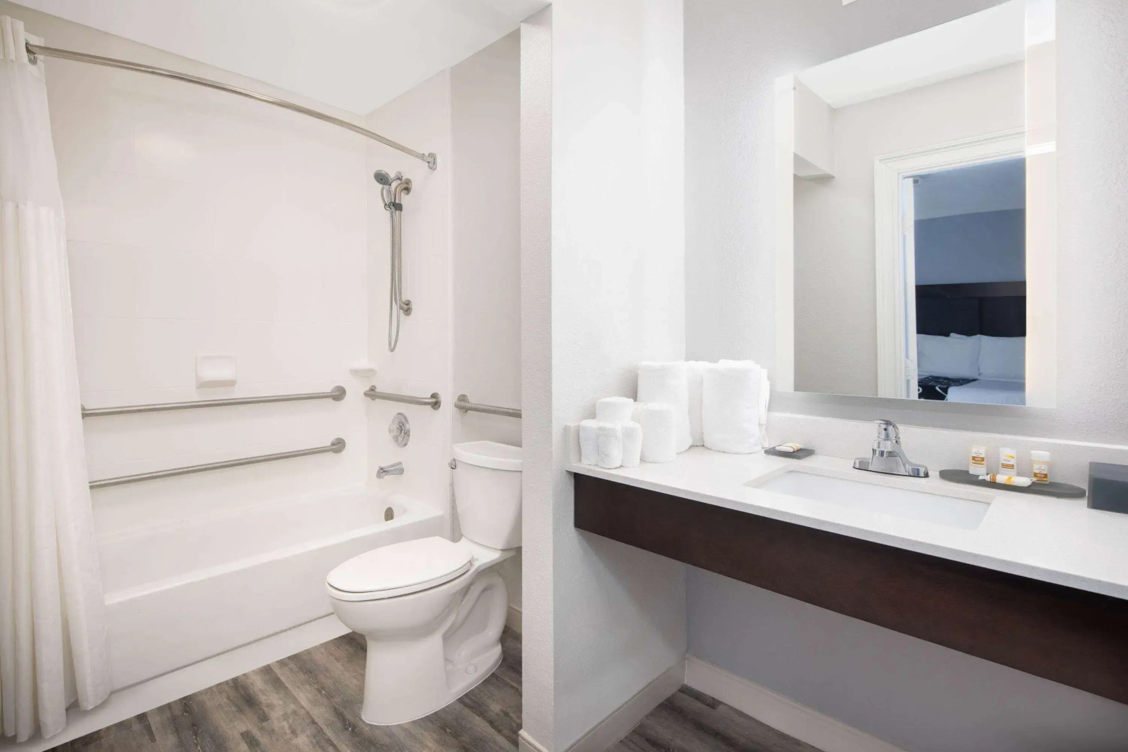 La Quinta Inn & Suites by Wyndham Atlanta Airport South