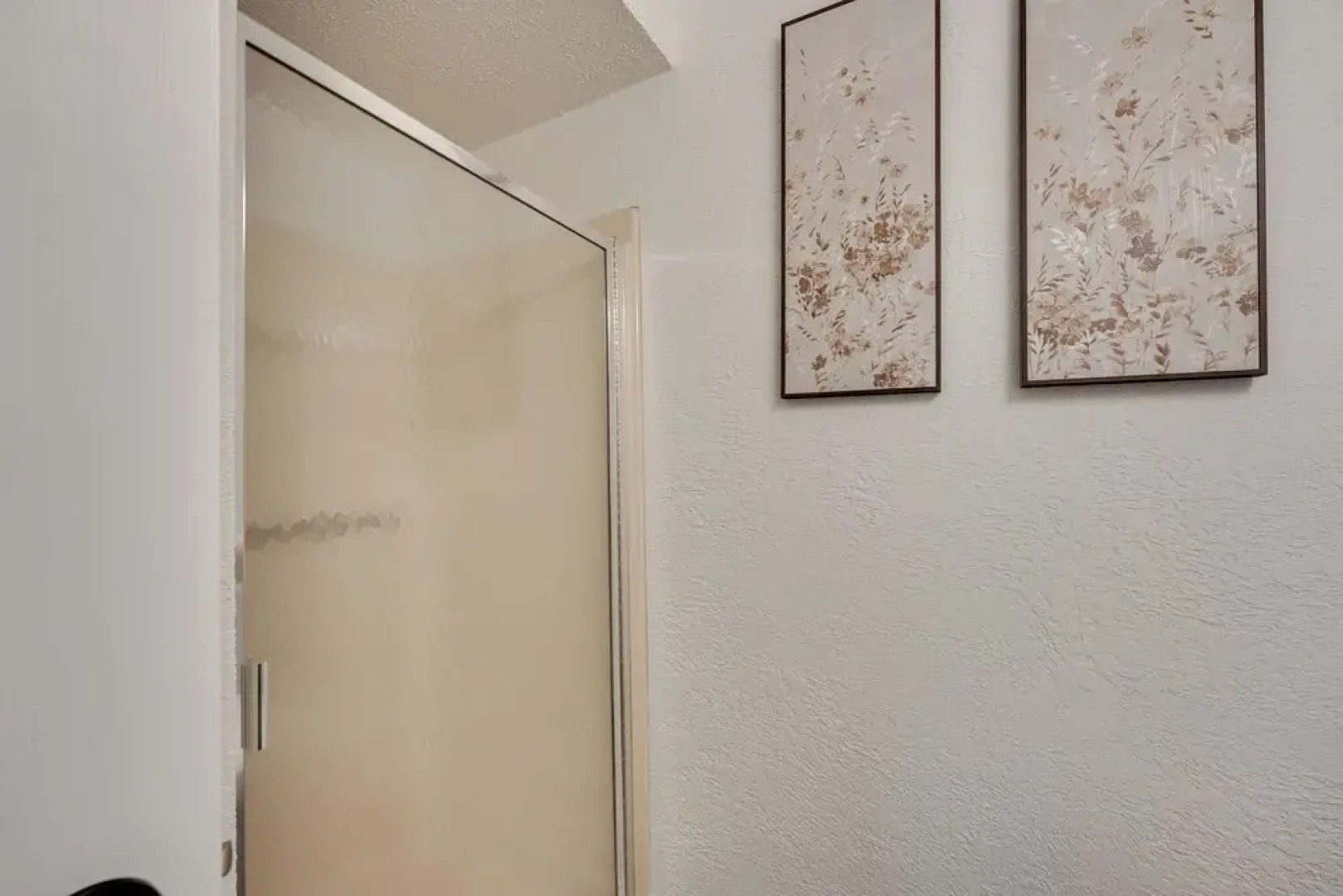 3 Mi to Table Rock Lake: Cozy Cabin in the Woods!