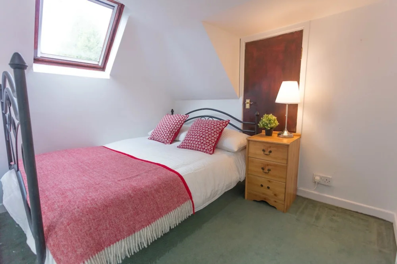 6 Bedroom Detached House