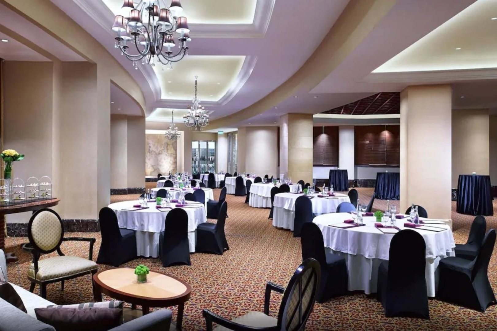 The Ritz-Carlton Jakarta, Mega Kuningan