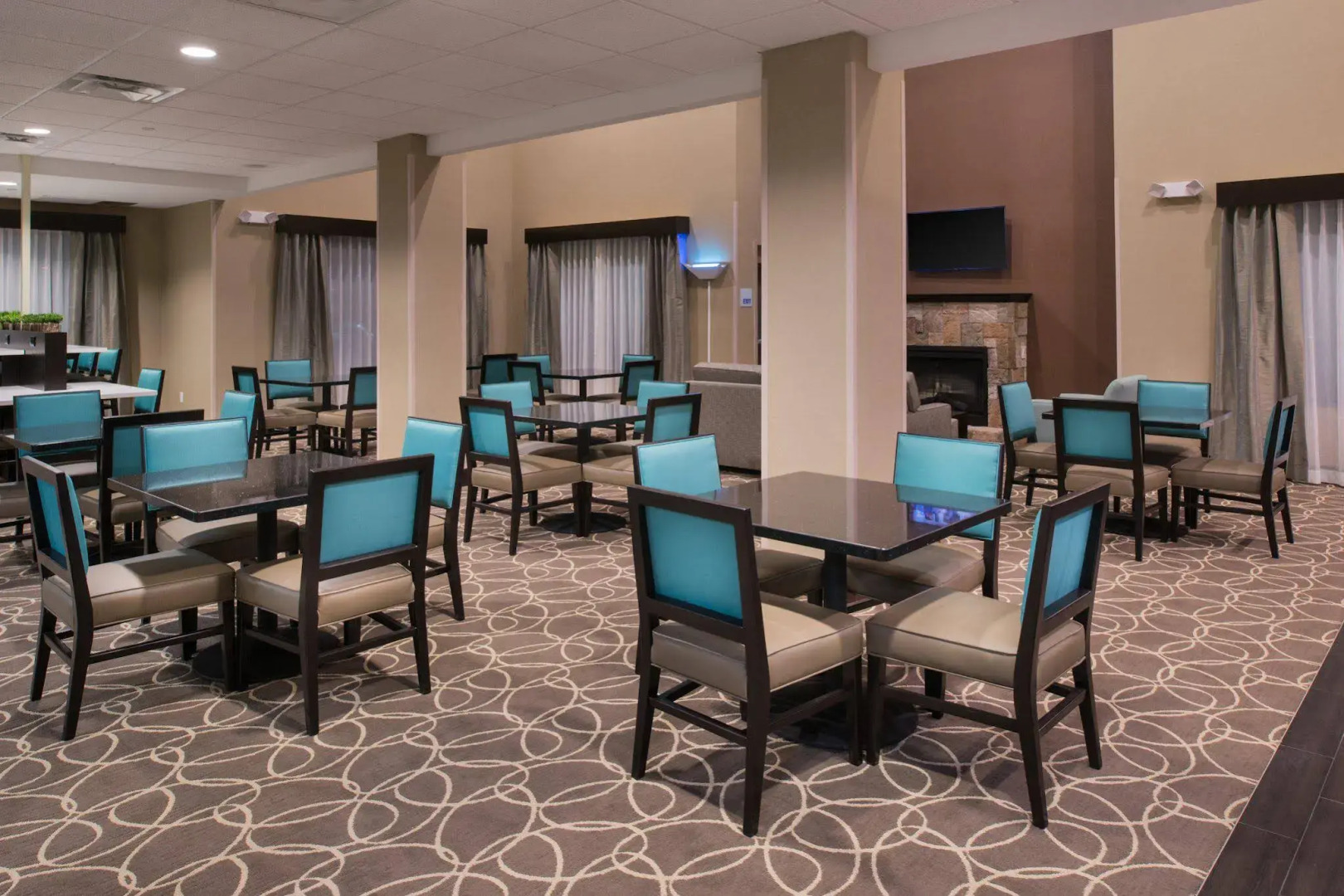 Holiday Inn Express & Suites Bakersfield Airport by IHG