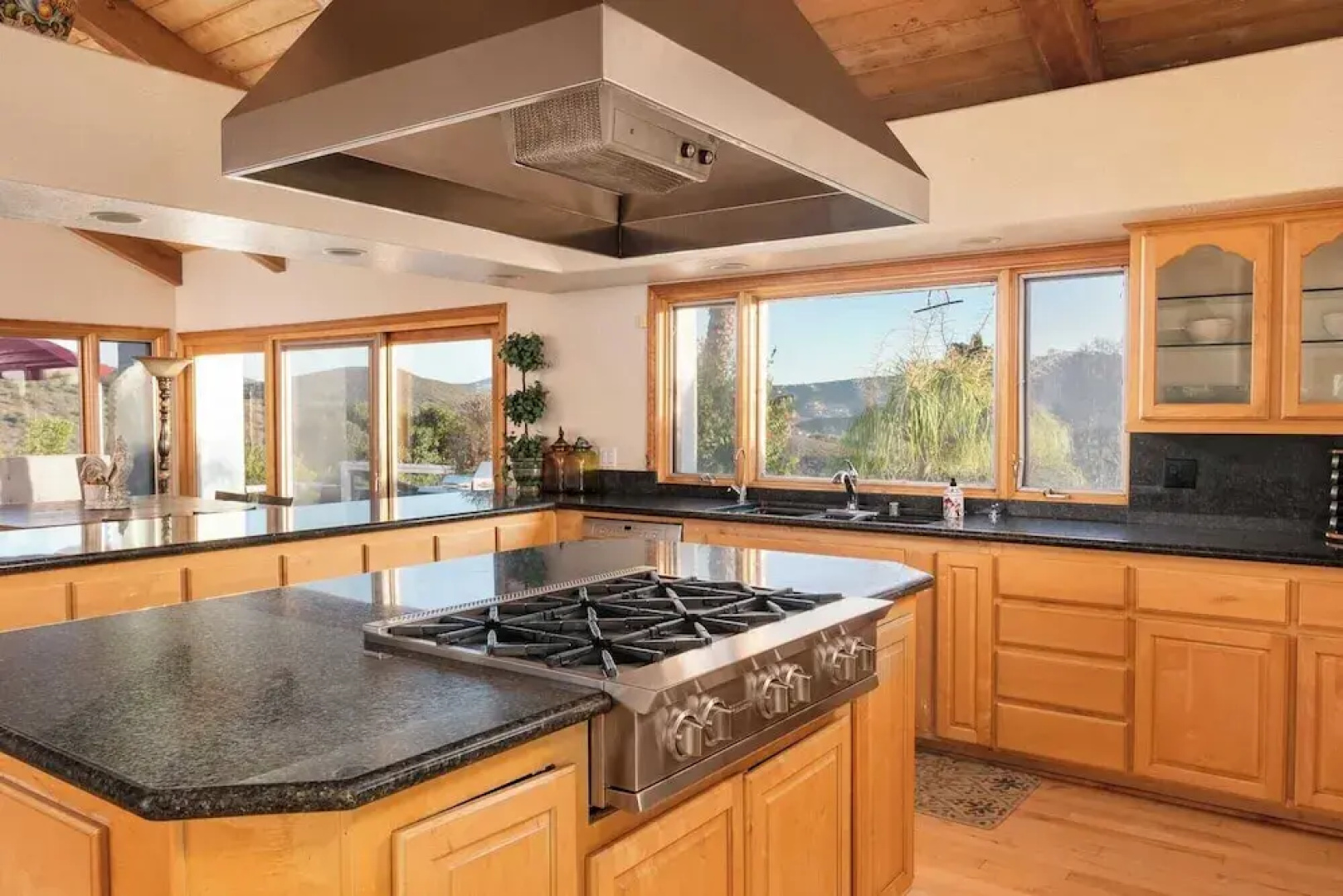 Two Estates w/ Pools, Hot Tubs, Game Rooms, Valley Views & Tennis Court Near Beaches & Wineries