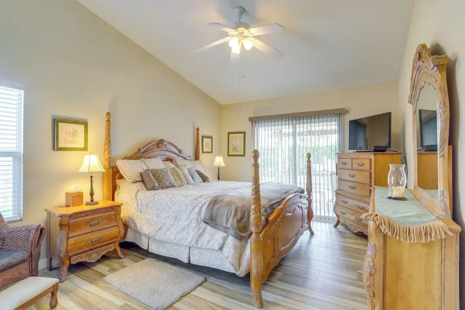 065014: 2 Mi to Big Rock Golf Course: Luxury Home