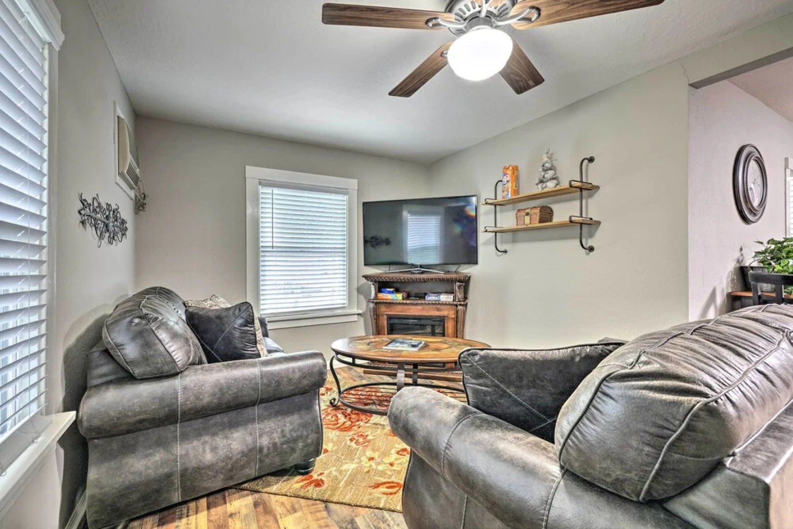 Peaceful Sonora Home w/ Grill: Walk to Downtown!