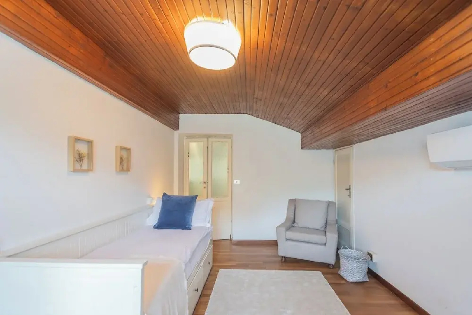 Villa Chiara Moltrasio With Private Garden by Rent all Como