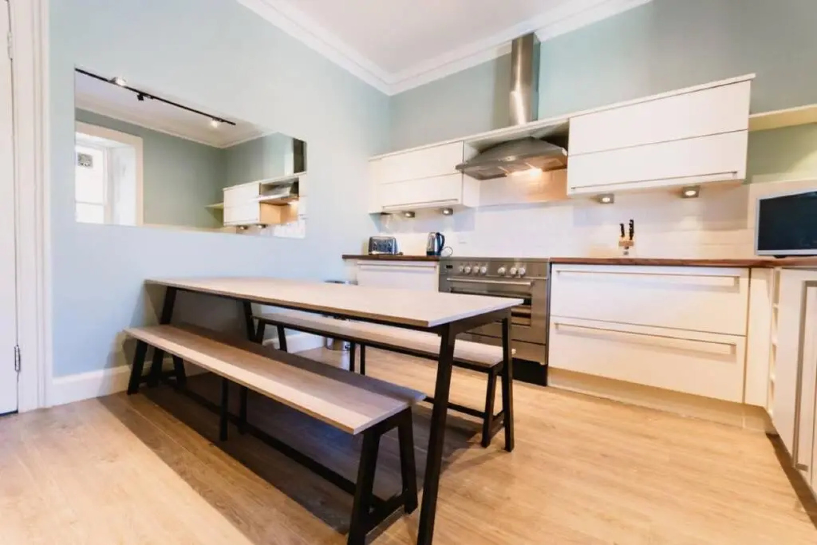 Wallace Apartment - A unique apartment in countryside park with WIFI and access to bar and pool