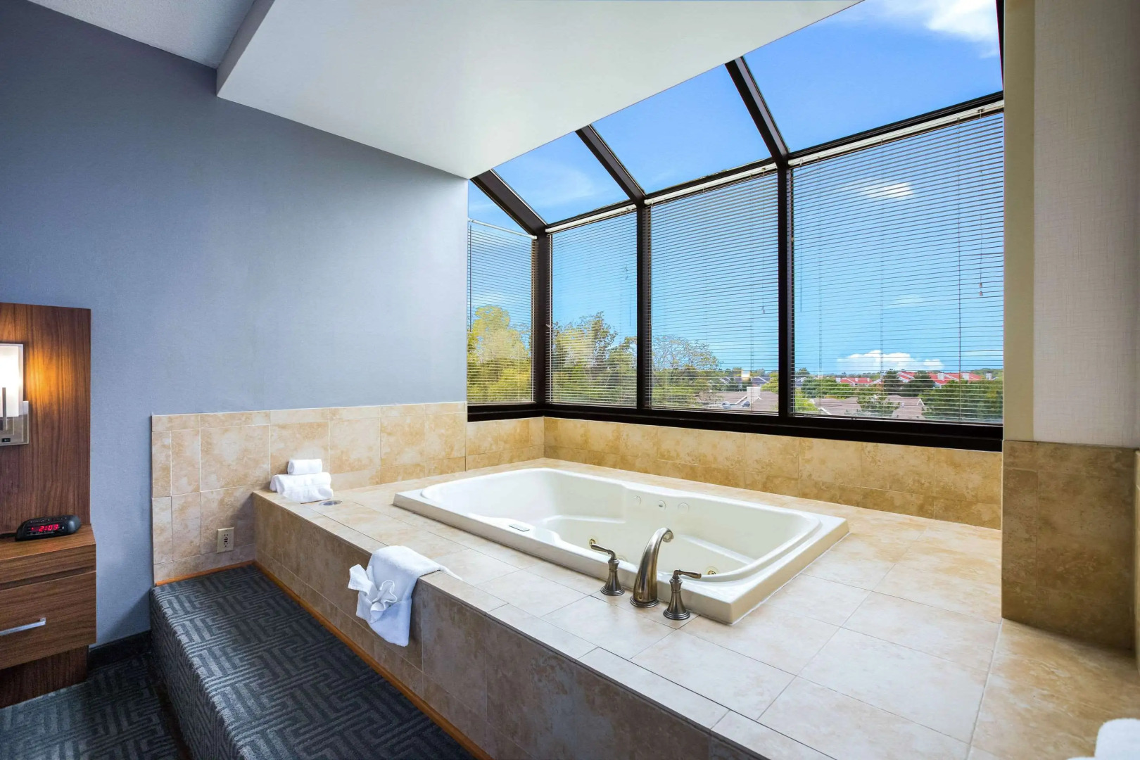 Quality Suites Lansing West