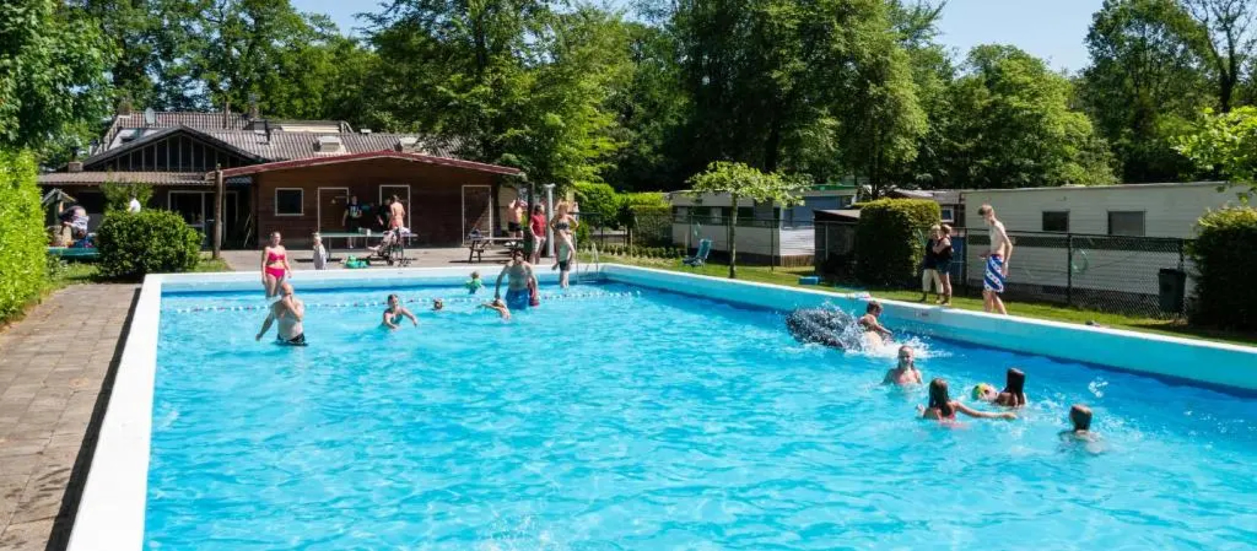 Chalet 't Rijsterbos op camping met zwembad!