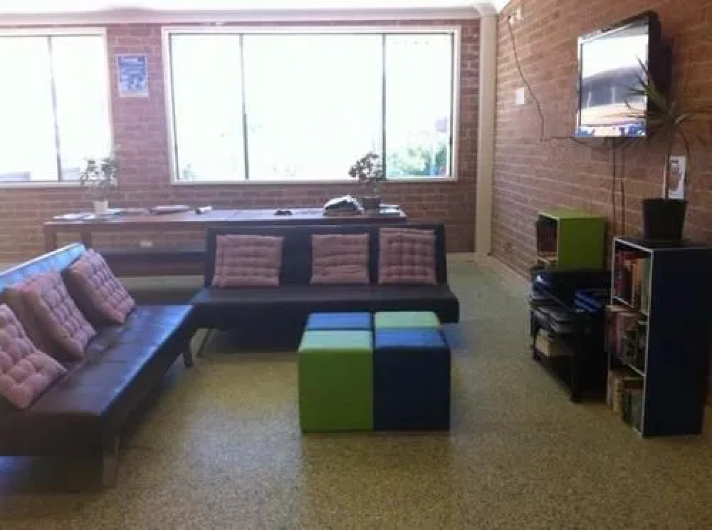 The Entrance Backpackers - Hostel