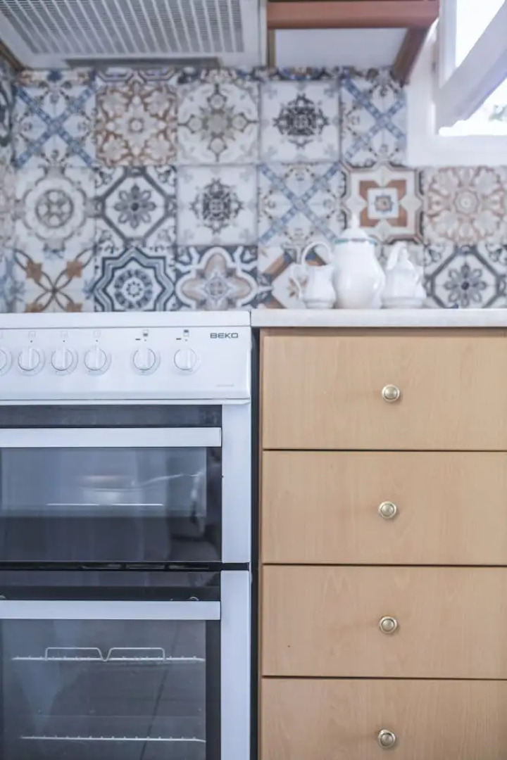 Sun-splashed Skyline Apt