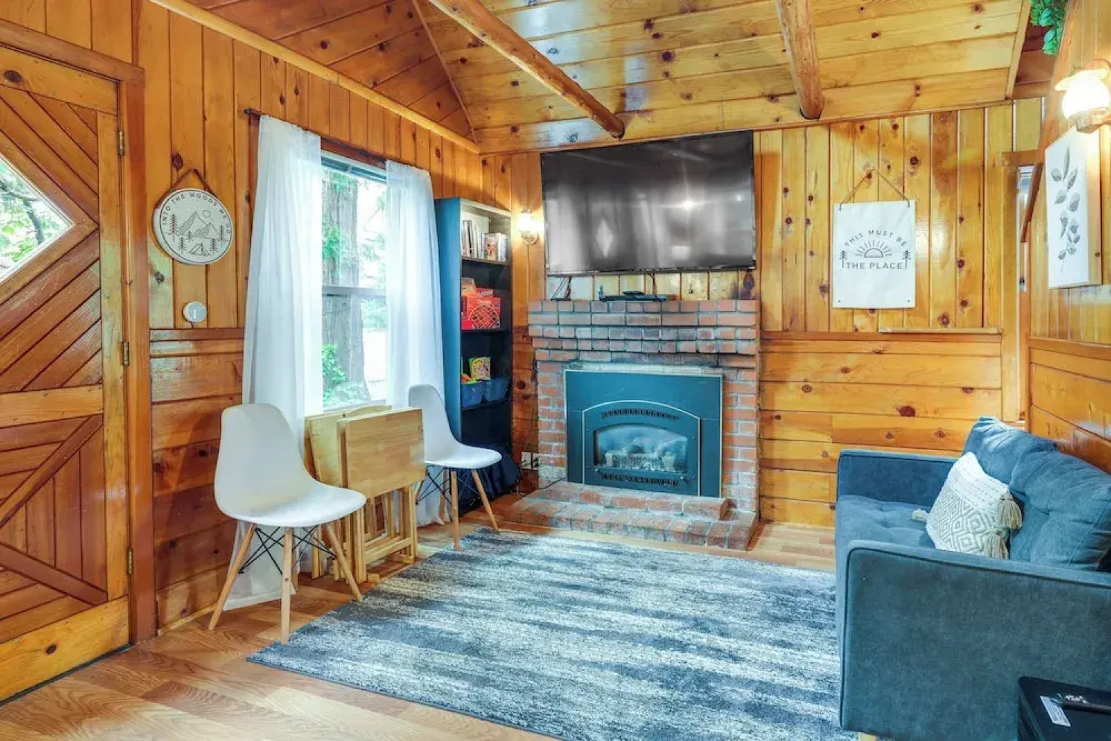 Fire Pit, Deck & Grill: Cozy Twain Harte Cabin!