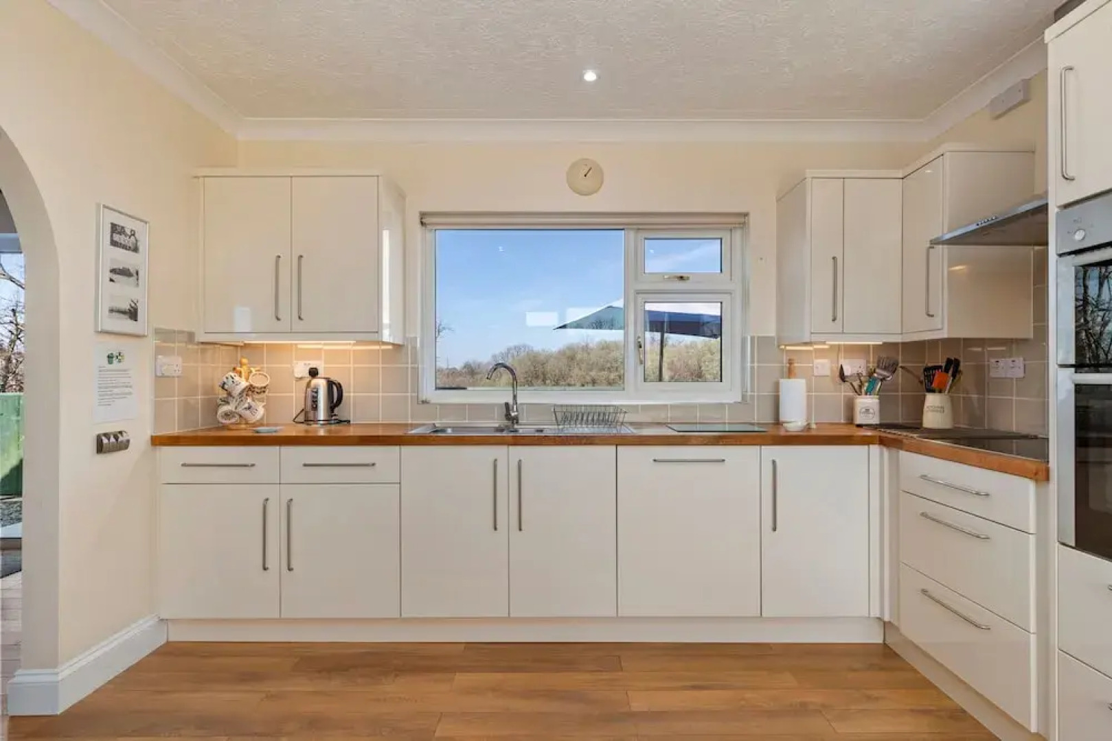 Honeyfield Lodge - Spacious Cottage Rural Views