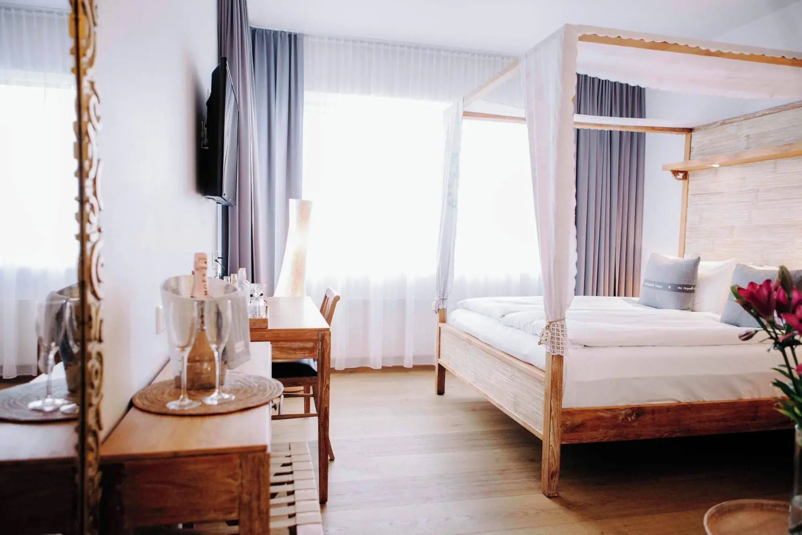 Eyja Guldsmeden Hotel