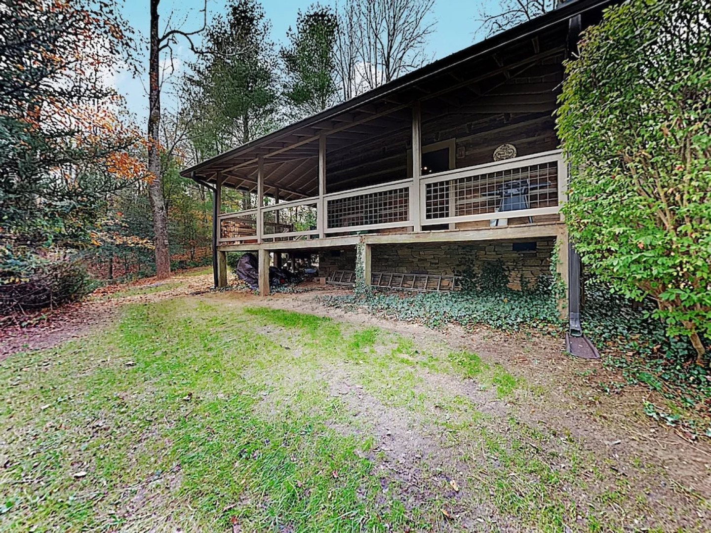 New Listing! Updated W/ Hot Tub On 2 Acres 1 Bedroom Cabin