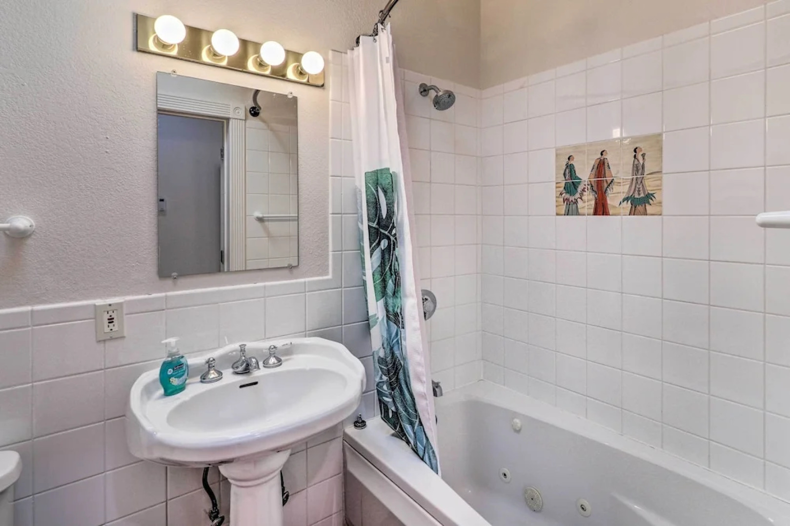 Eloy Desert Oasis w/ Courtyard & Pool Access!