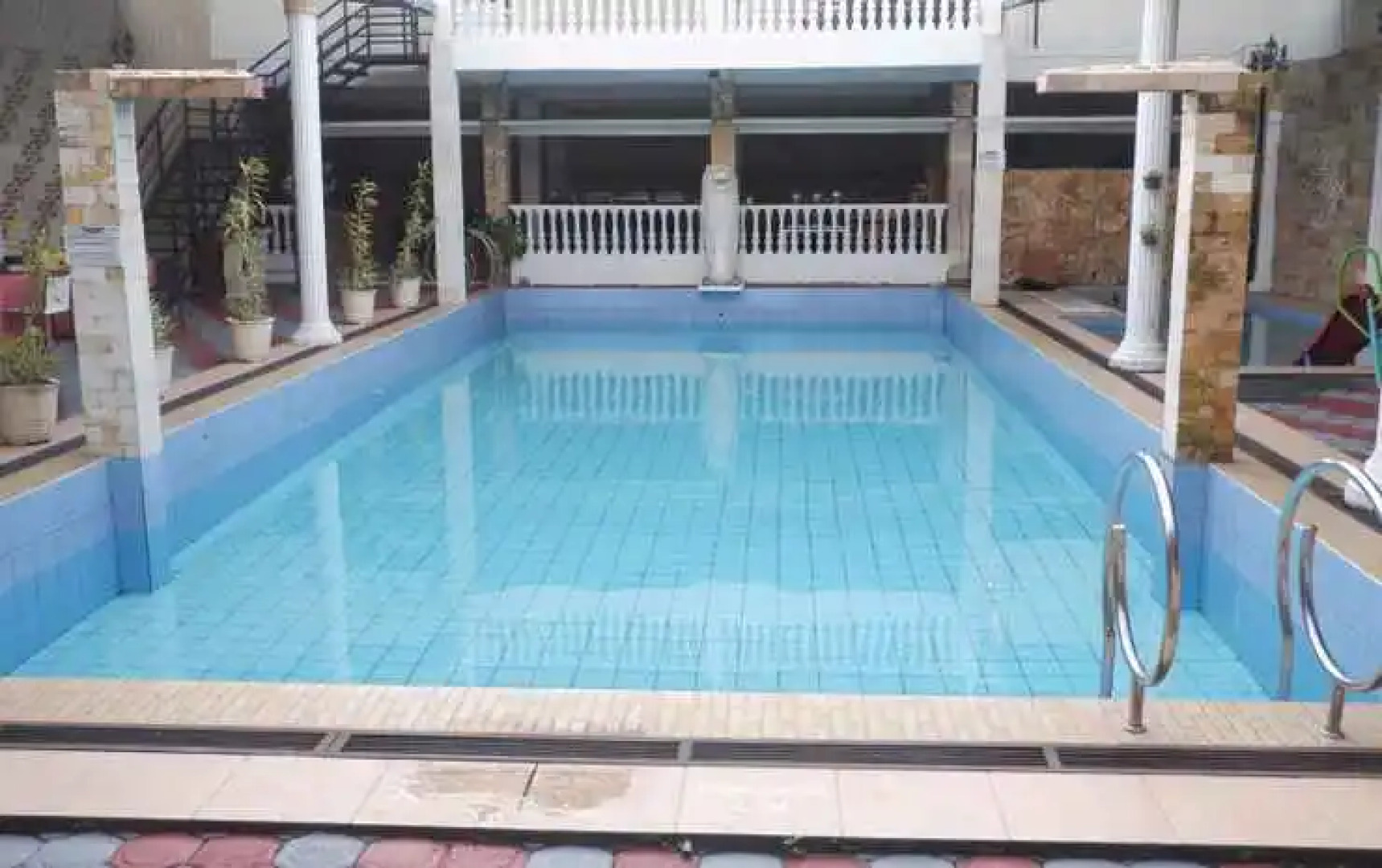 Votel Hotel DePratnya Kediri