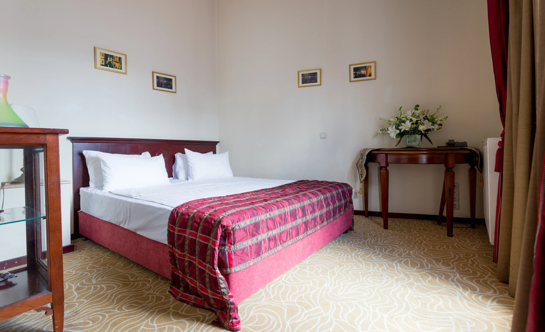 Zeus Essence Bucharest Venezia