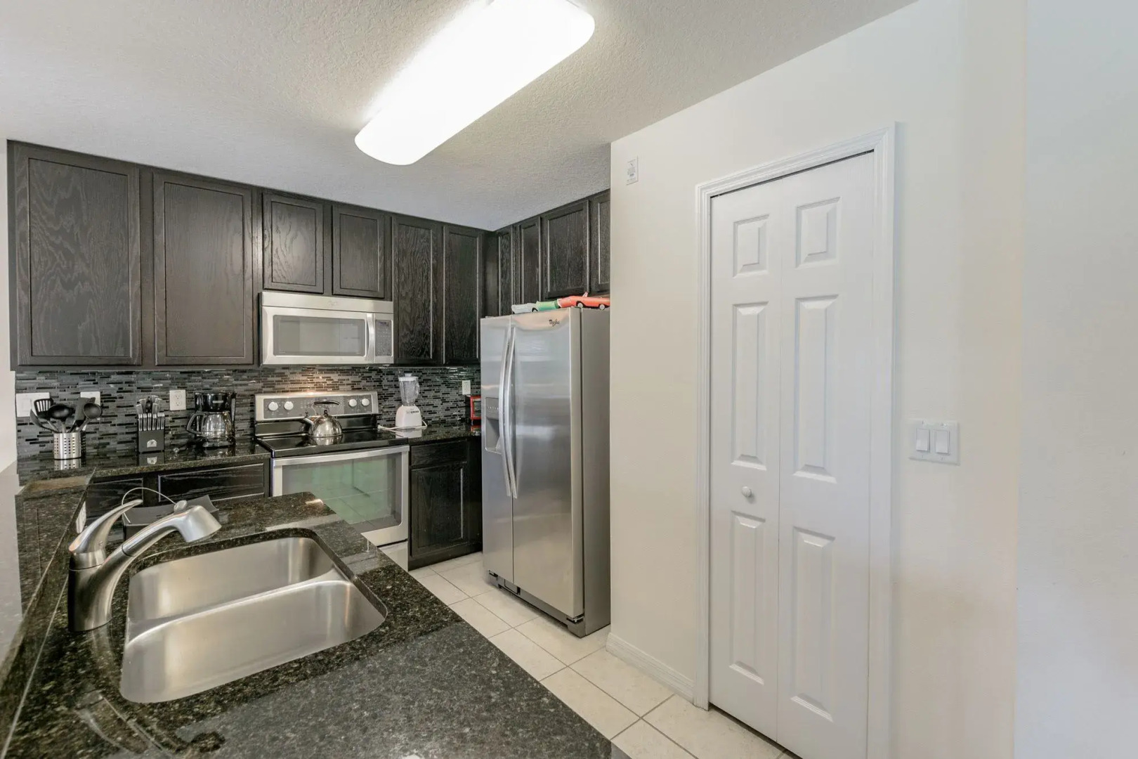 4 bed House/w pool & Garage