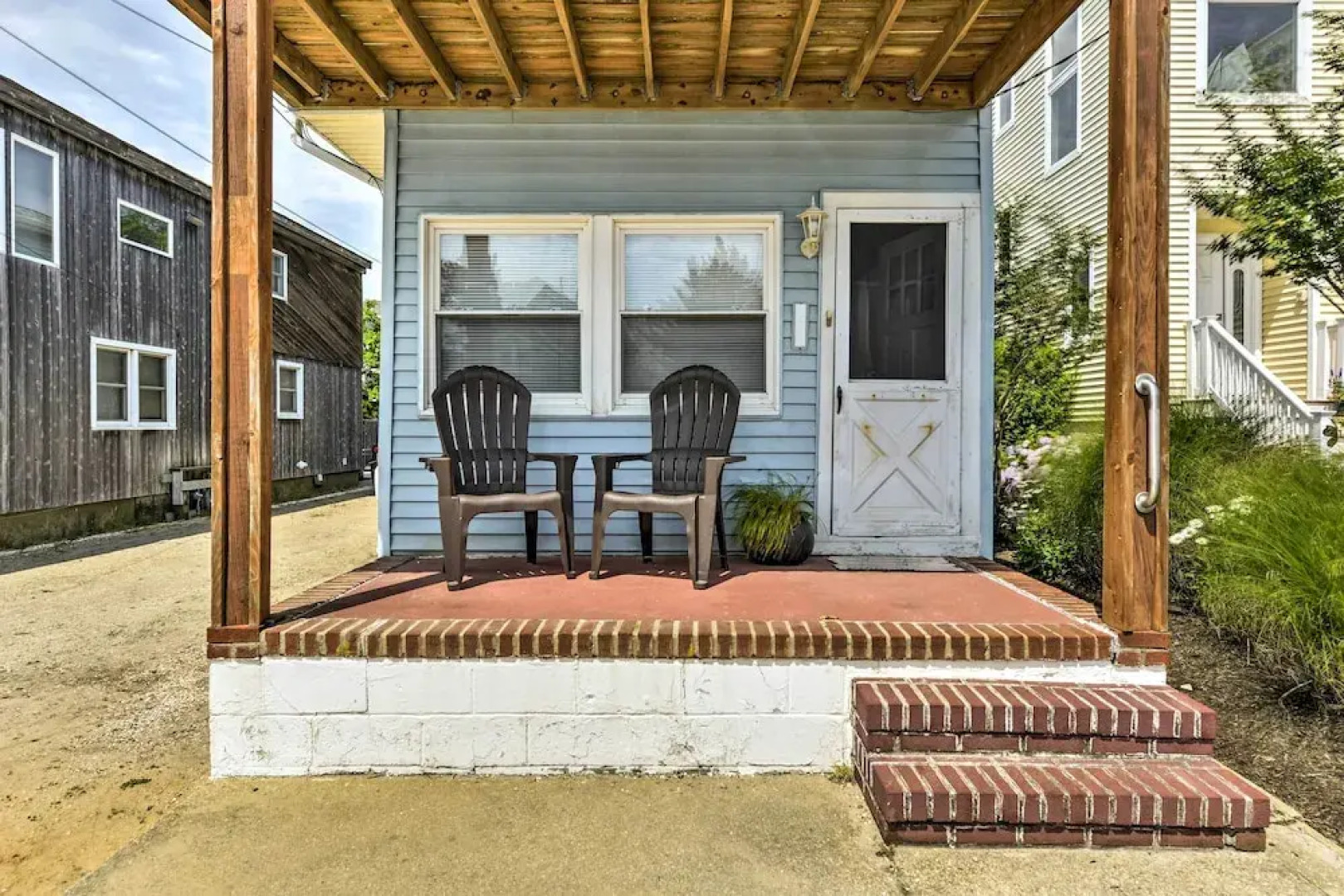 Breezy Ship Bottom House w/ Yard + Beach Access!