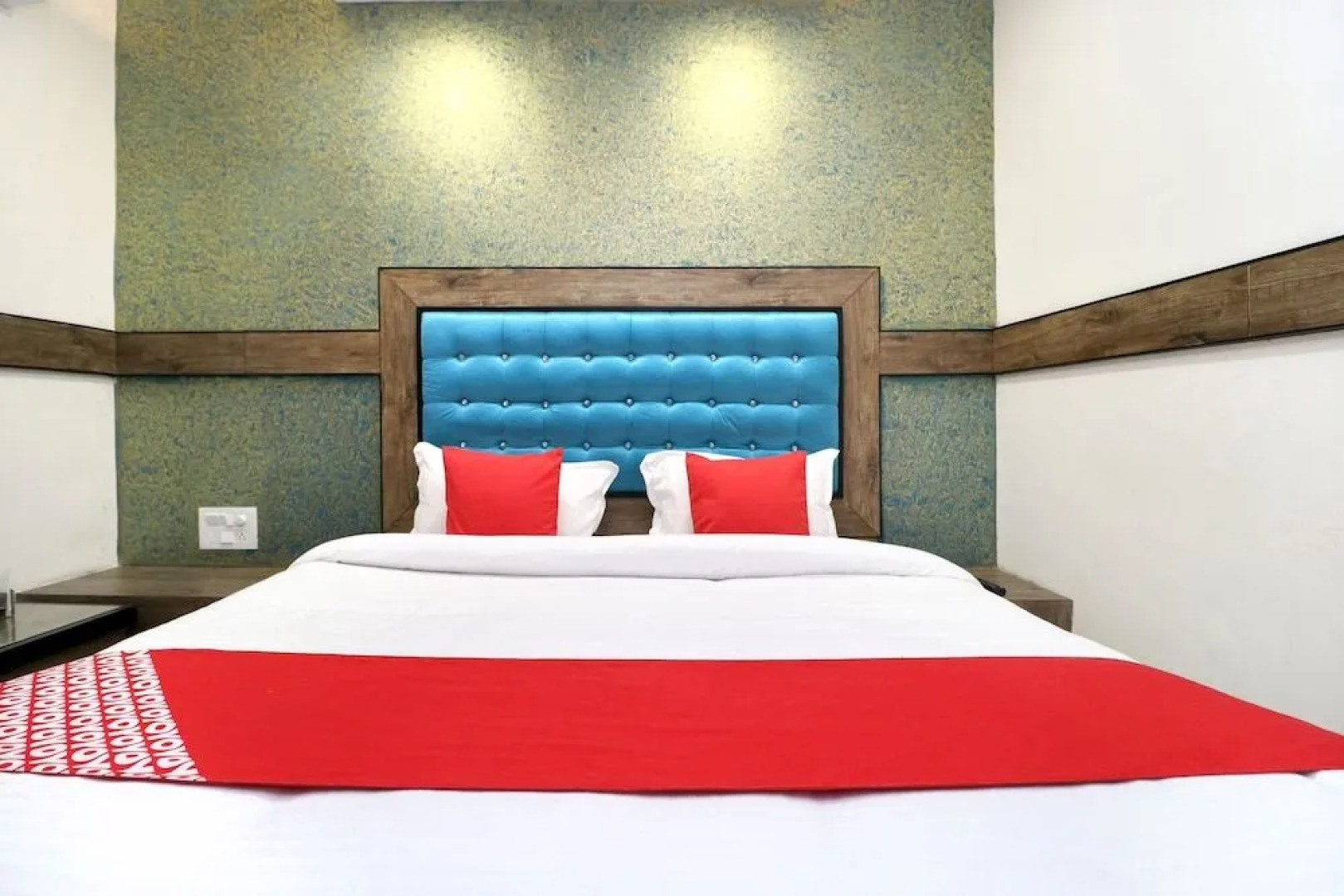 OYO 27972 Hotel Pakeeza