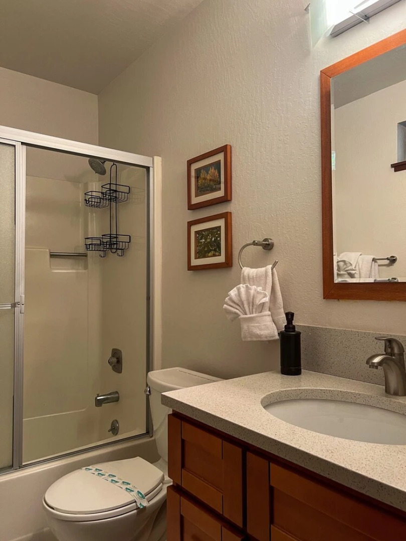 Idlewood Cabin - Hot Tub 3 Bedroom Cabin by Redawning