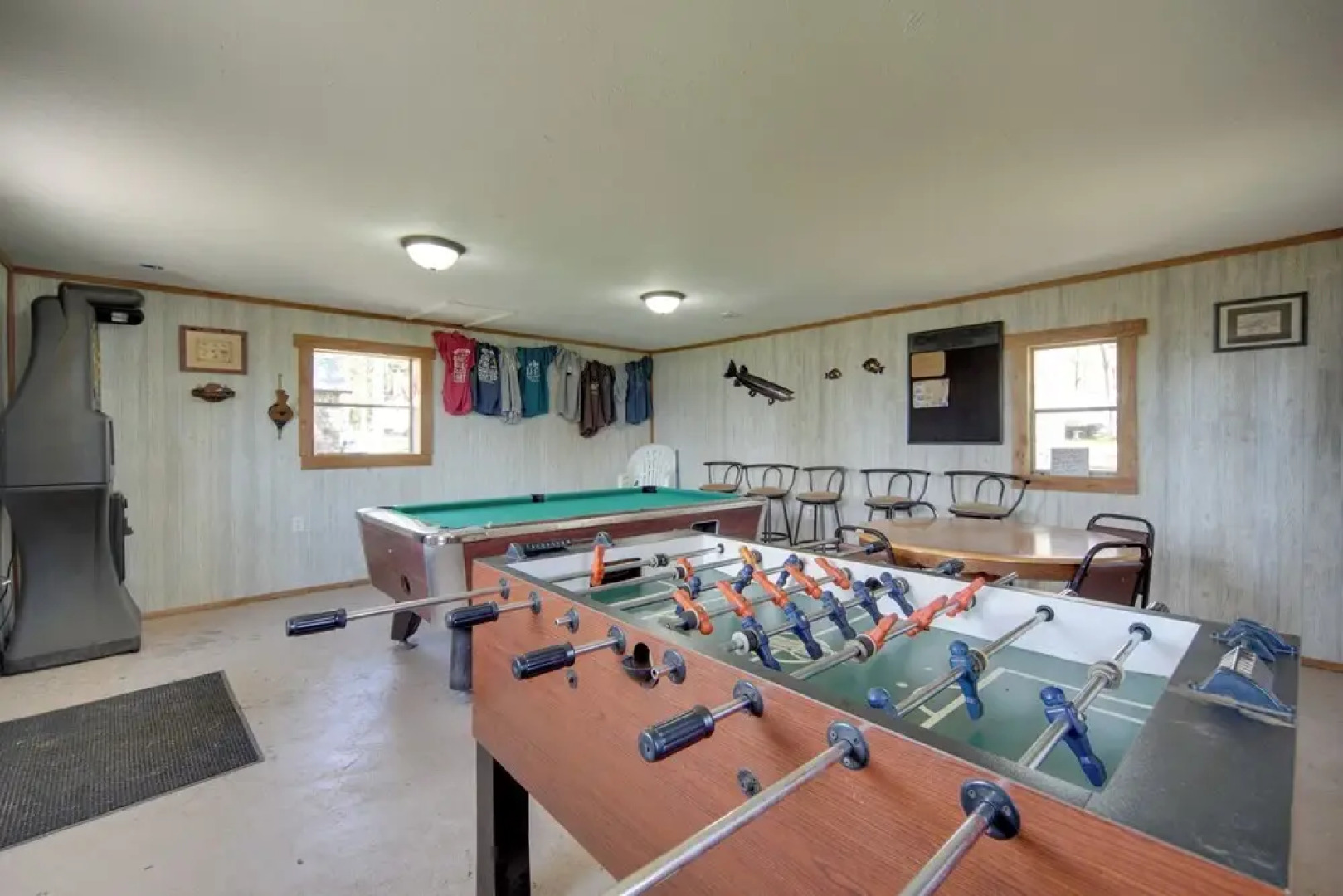 Convenient Cabin w/ Access to 3 Boat Docks!