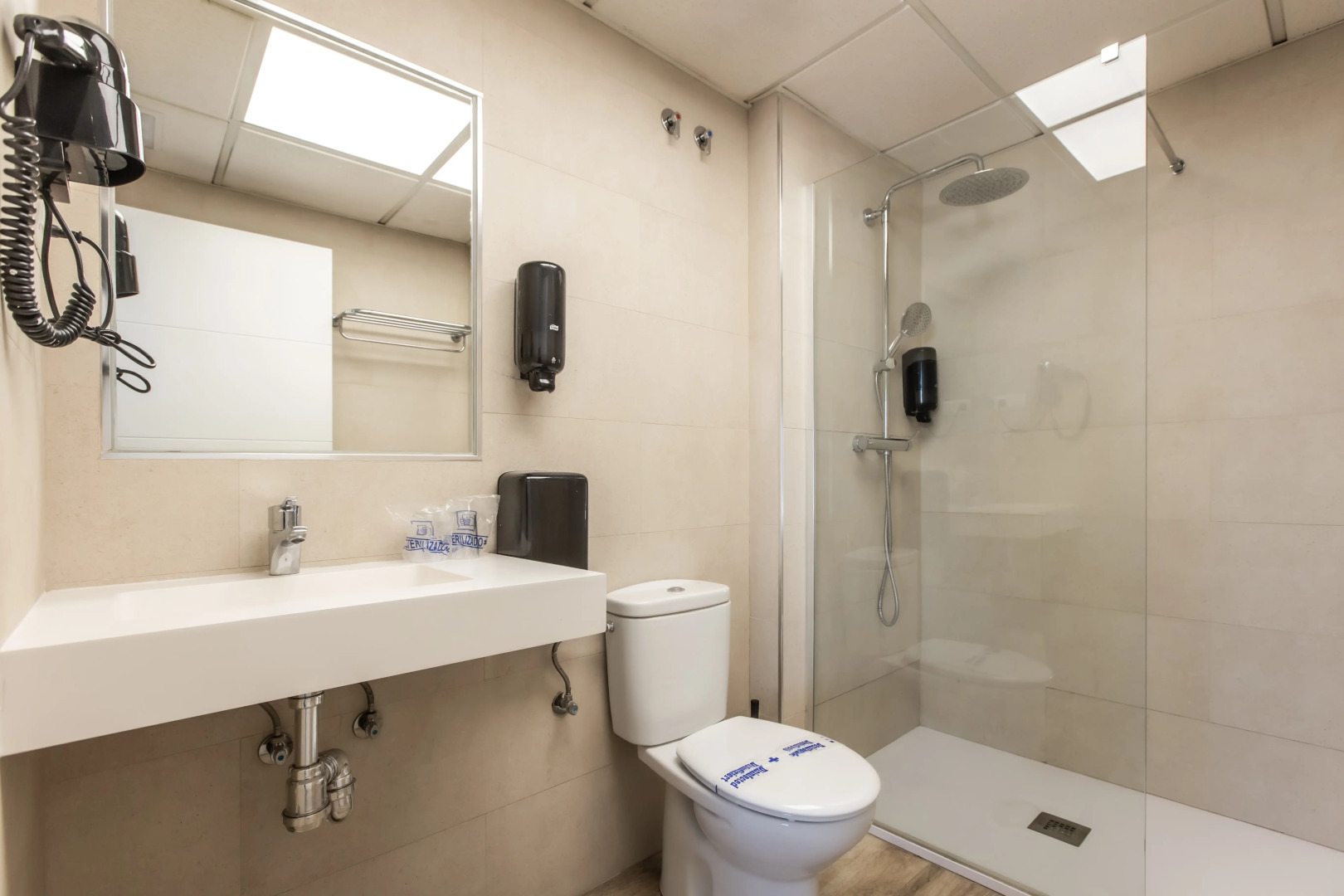 Hotel Zen Airport with Free shuttle