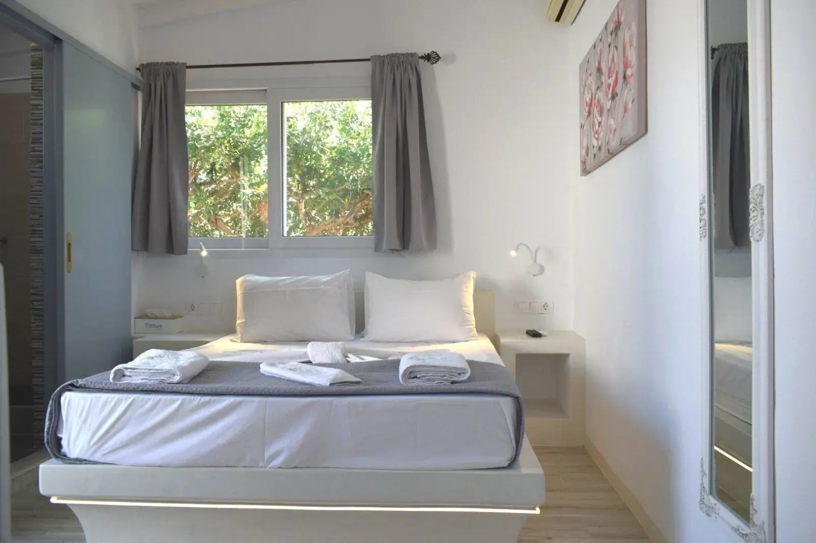 Tinos Heritage Plateia