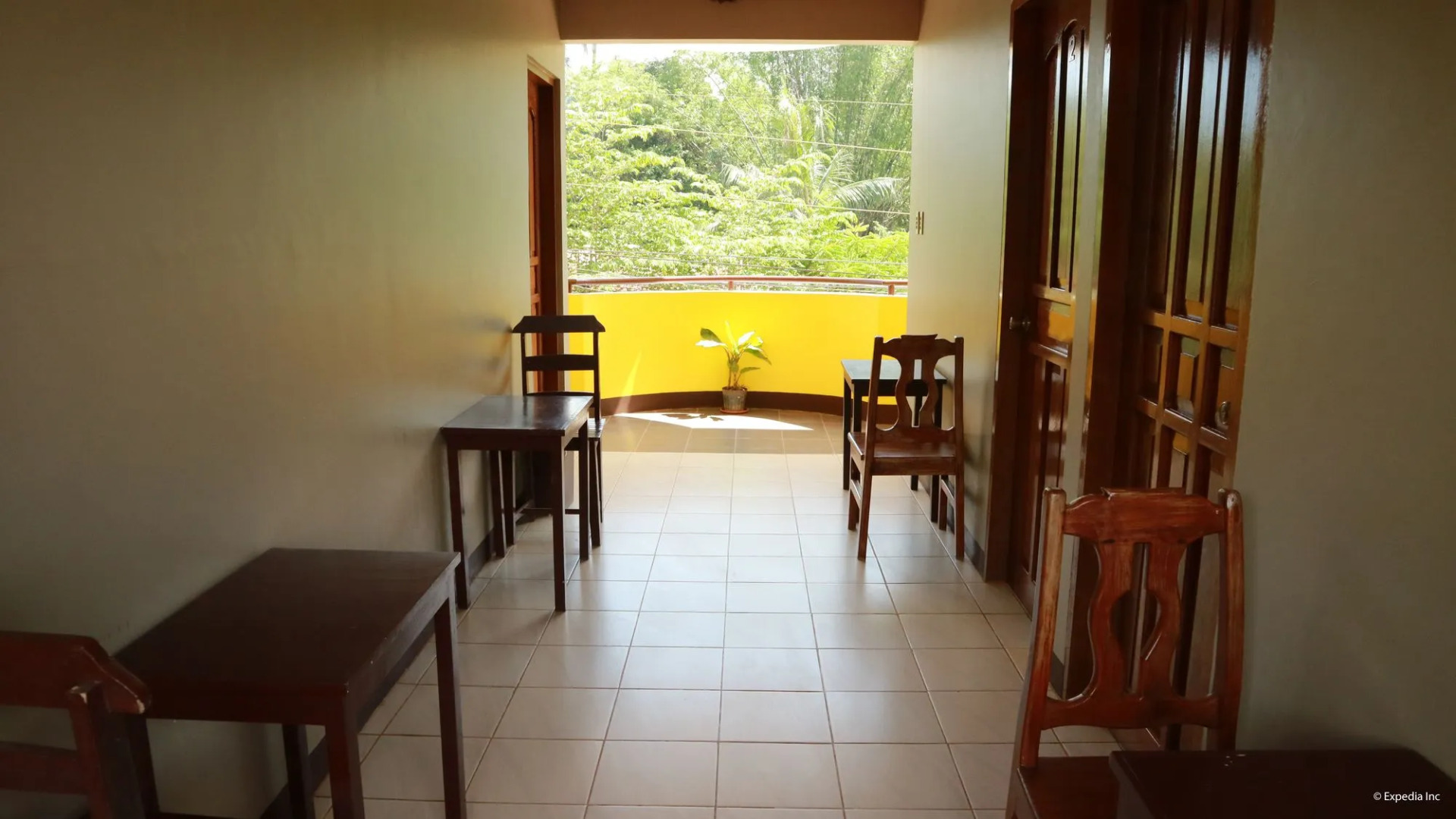 Lola Charing Pension