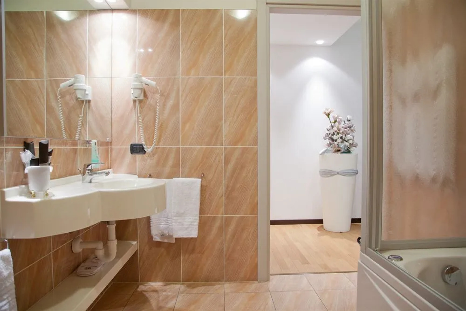 Continental Urban Art Hotel